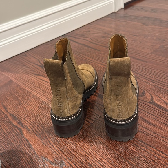 Worn a few times great condition 
Olive color - Picture 3 of 6